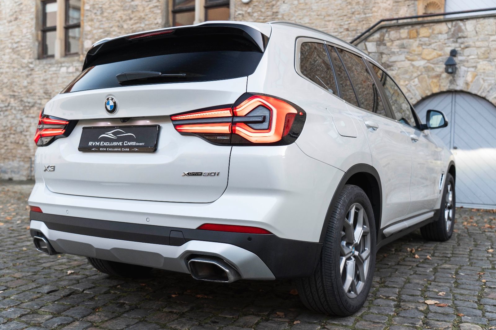 Fahrzeugabbildung BMW X3 xDrive30i HUD LED HIFI KAM NAV PANO SITZH