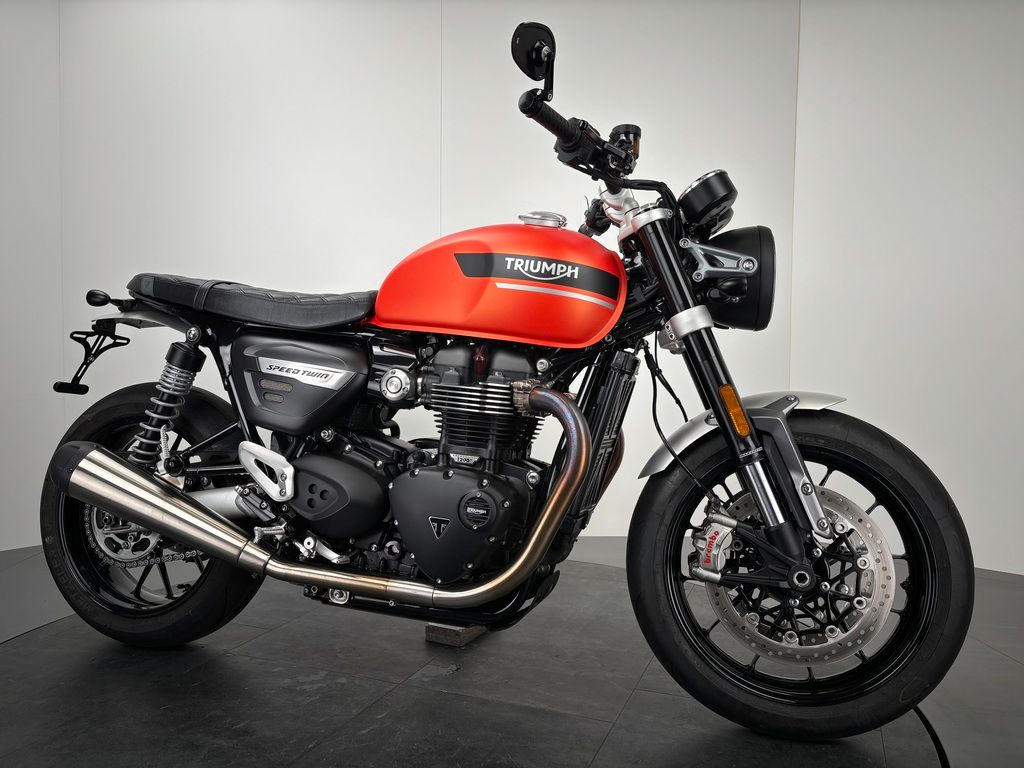 Fahrzeugabbildung Triumph SPEED TWIN 1200 *ZUBEHÖR *1. HAND *BAJA ORANGE