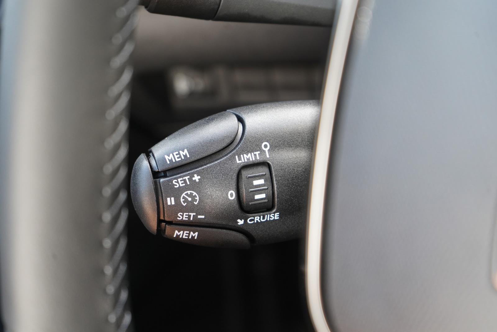 Peugeot 2008 1.2 PureTech LED Navi Kamera