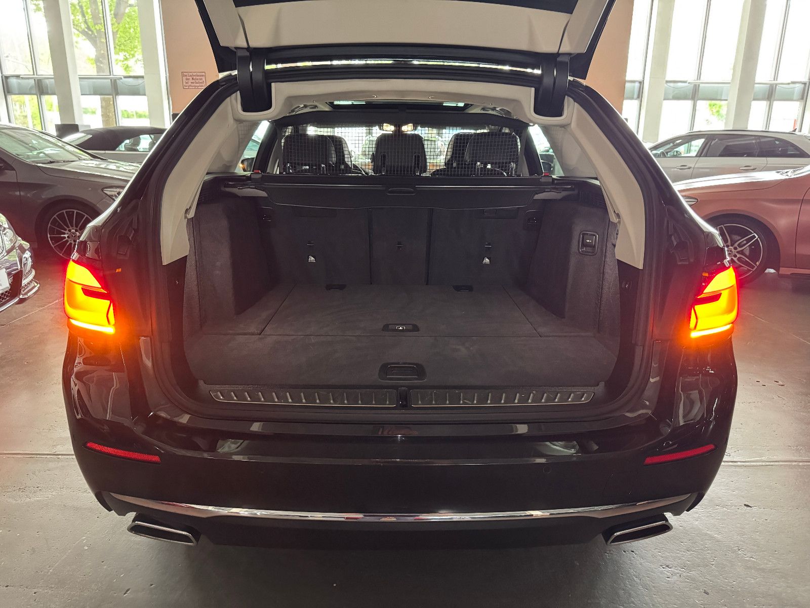 Fahrzeugabbildung BMW 520 d T LUXURY LINE HUD PANORAMA LASER VOLL