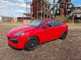 Porsche Cayenne GTS GTS in Karminrot  - Porsche in Dortmund