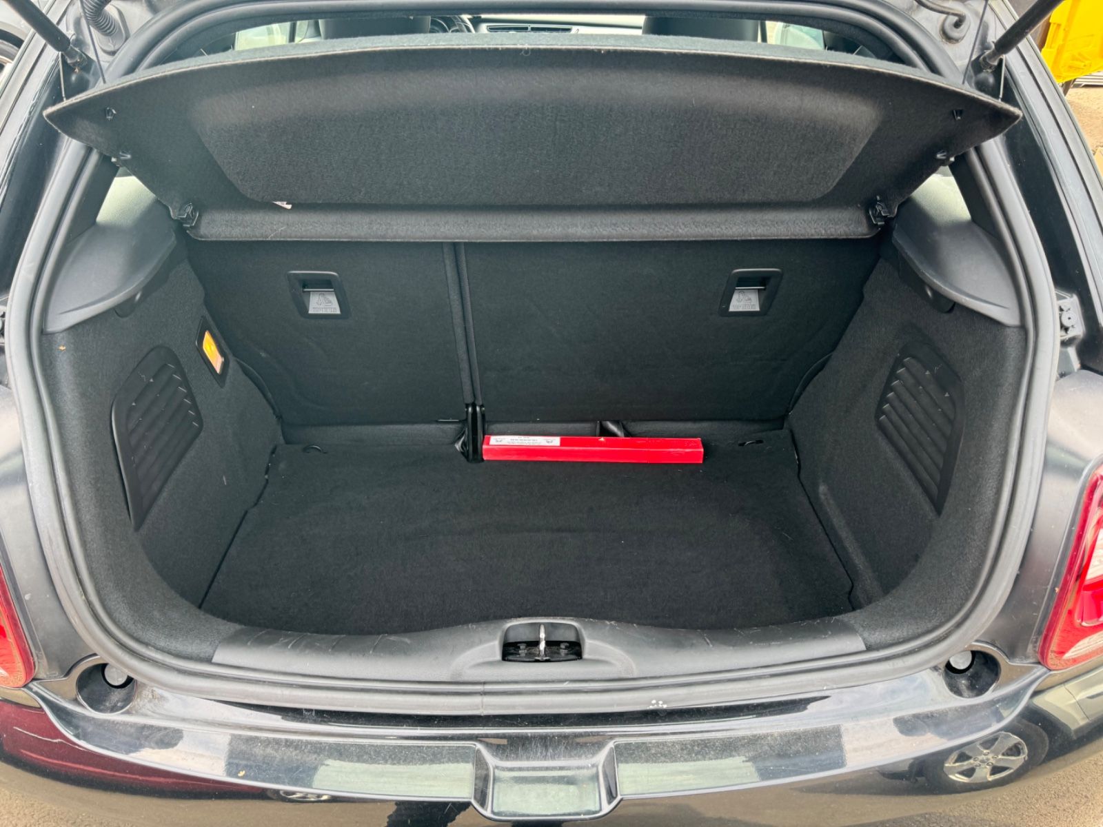 Fahrzeugabbildung Citroën DS3 TEMPOMAT LED PDC BII COLOR