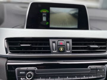 Fahrzeugabbildung BMW X2 sDrive18i Aut. Advantage NAVI mit Kamera el.-