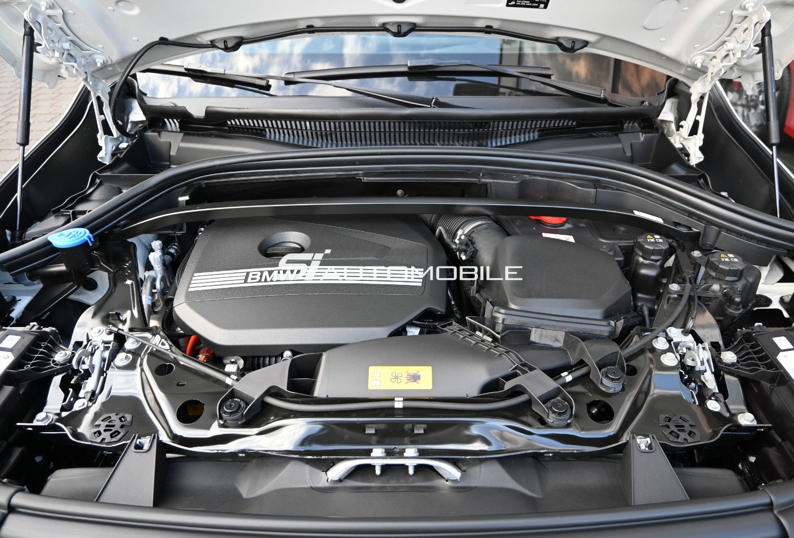 Fahrzeugabbildung BMW X1 xDrive25e Aut. °AHK°HEAD-UP°360°-KAM°MEMORY°