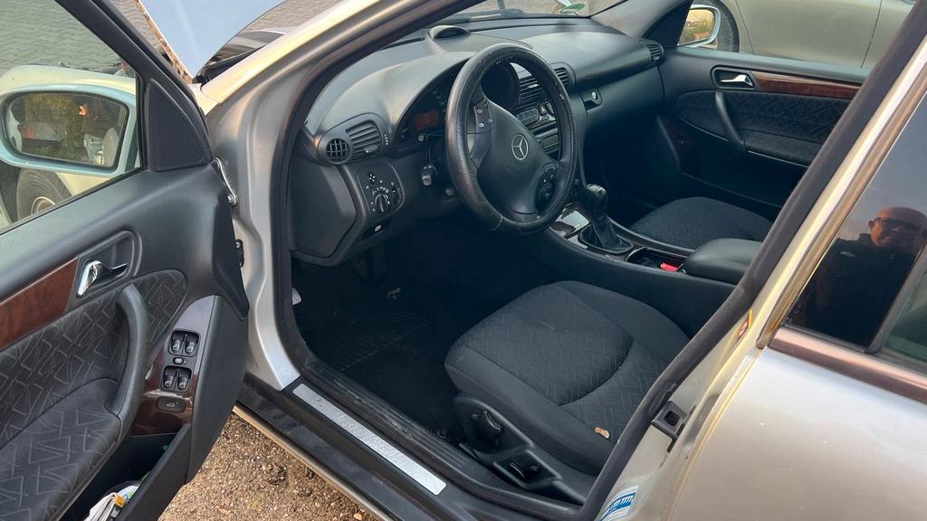 Mercedes-Benz C 220
