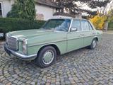 Mercedes-Benz 240 - Mercedes-Benz 240 mit Diesel-Antrieb