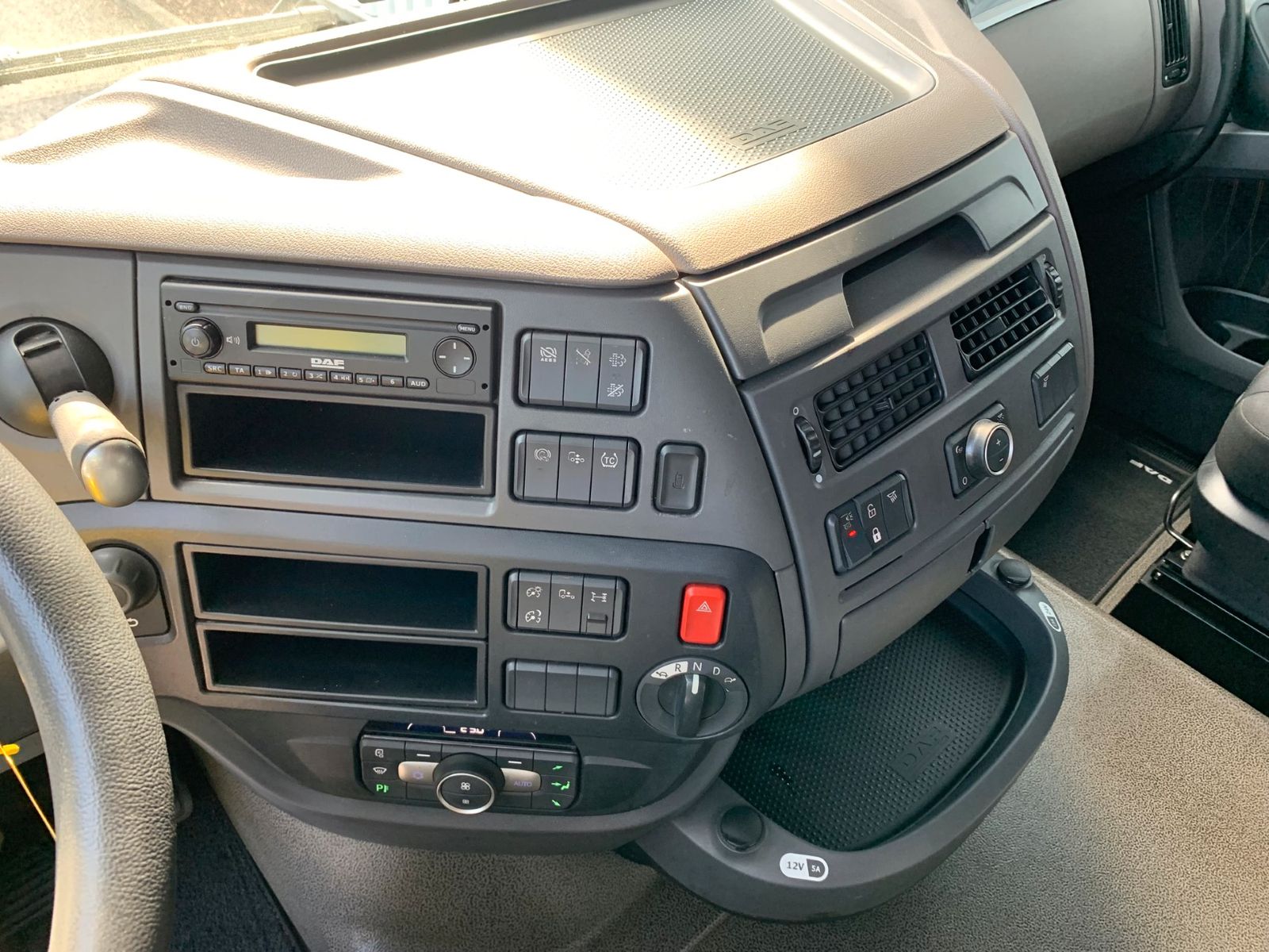 Fahrzeugabbildung DAF FT XF 480 SC LD