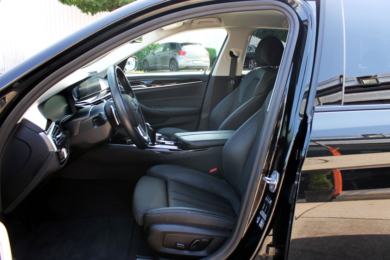 Fahrzeugabbildung BMW 530i Touring Steptr. Sport-Line LED HUD KAM ACC