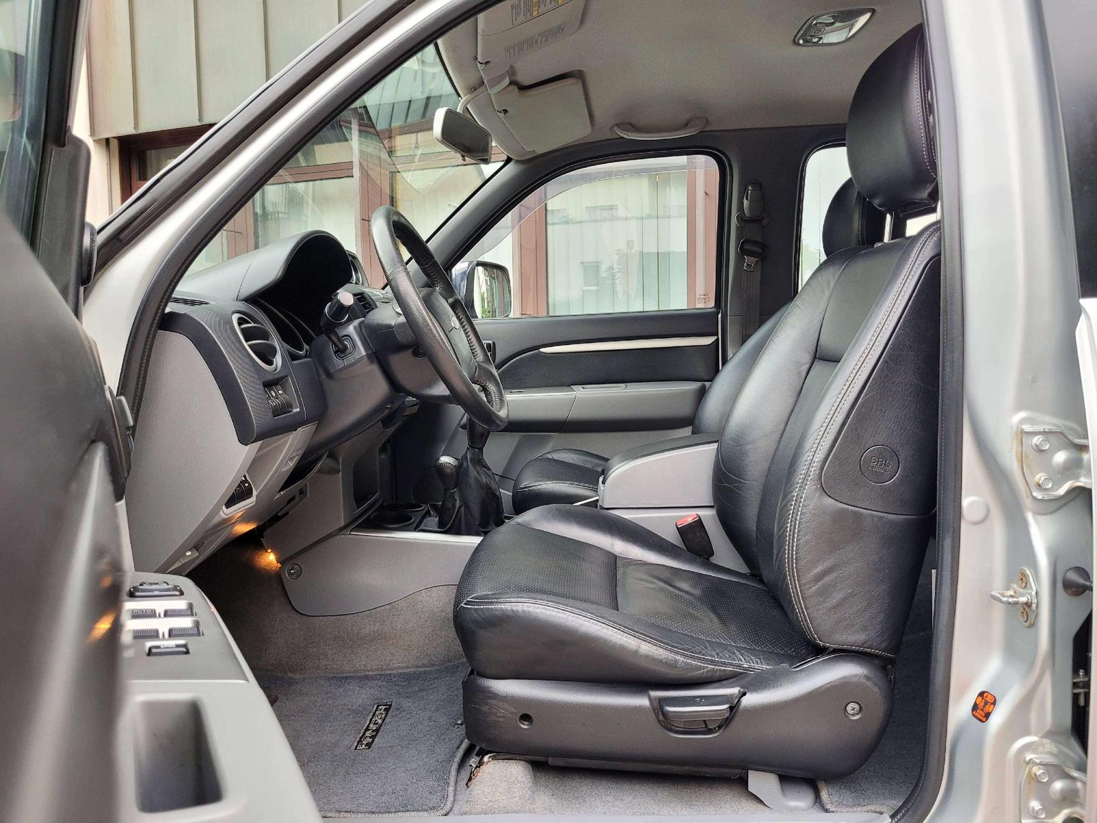 FORD RANGER - XLT - 143 CV - 4X4 - BVM - ATTELAGE FIXE
