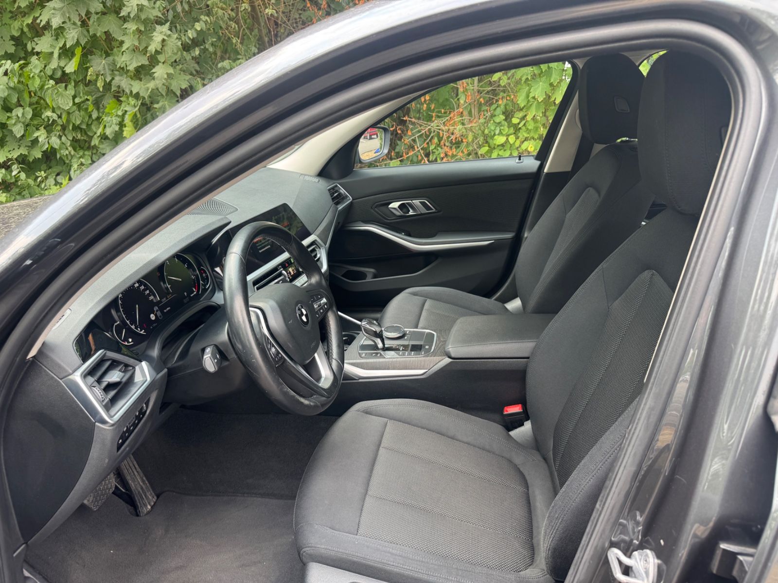 Fahrzeugabbildung BMW 318 3 Limousine 318 d Advantage LED+Navi+Keyless