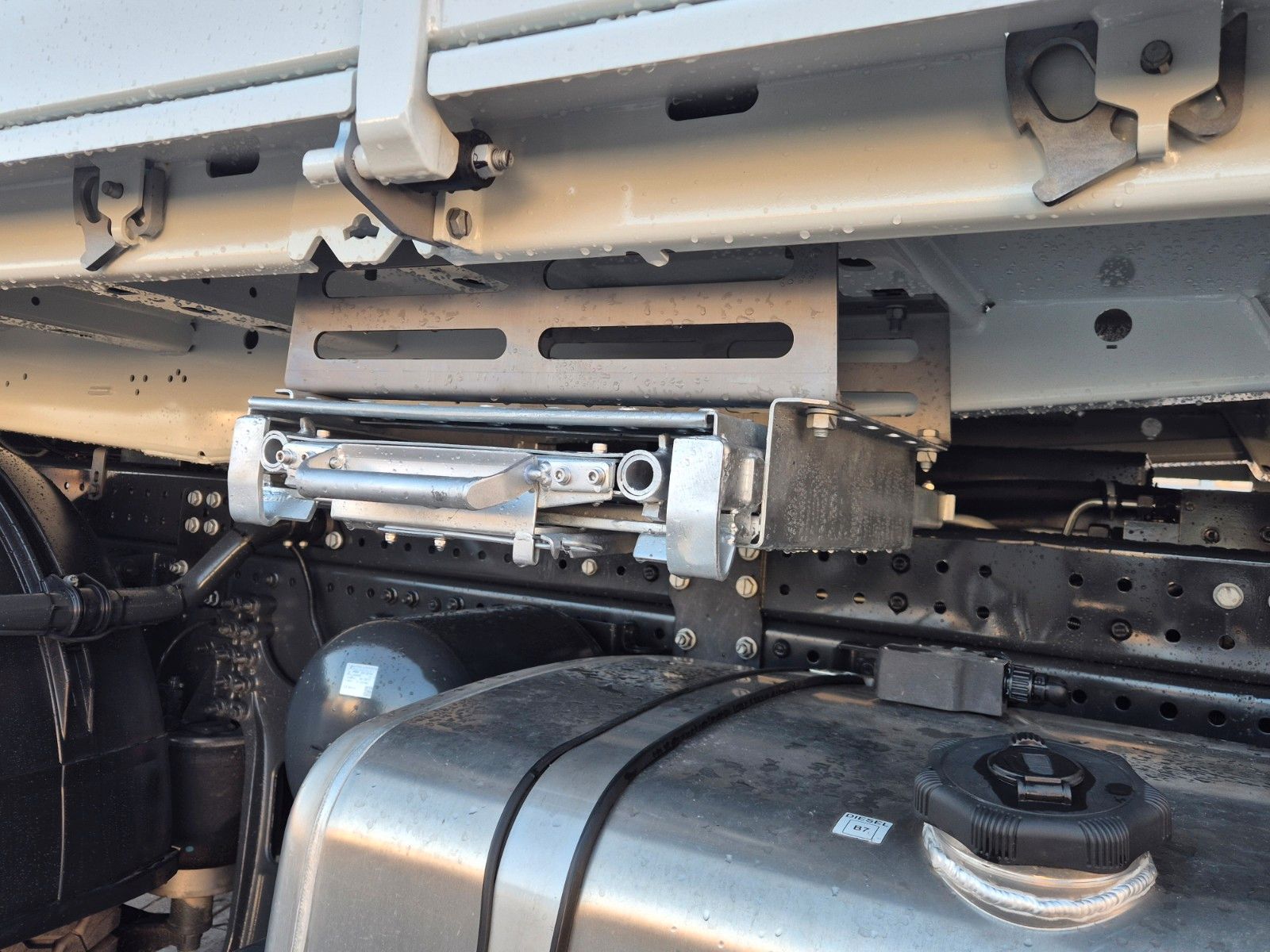 Fahrzeugabbildung Iveco AT190T36W/P 4x4 Allrad, Meiller-Dreiseitenkipper