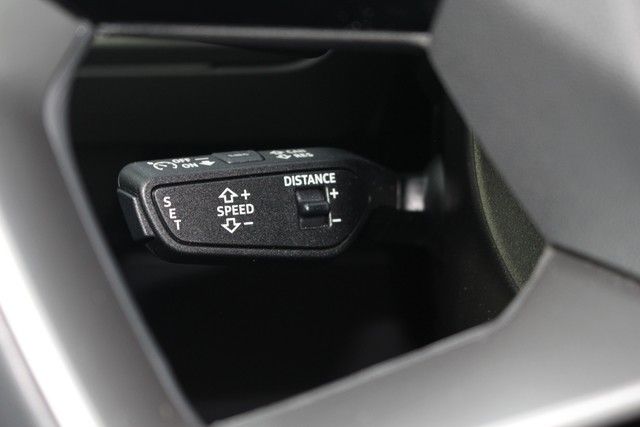 Q4 45 e-tron basis quattro PANO LED RFK