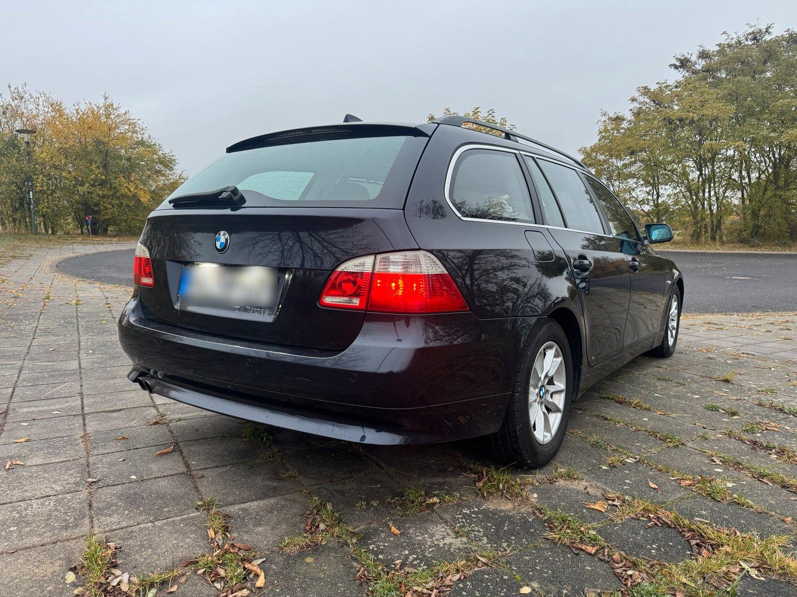 BMW 530 2005 — салон
