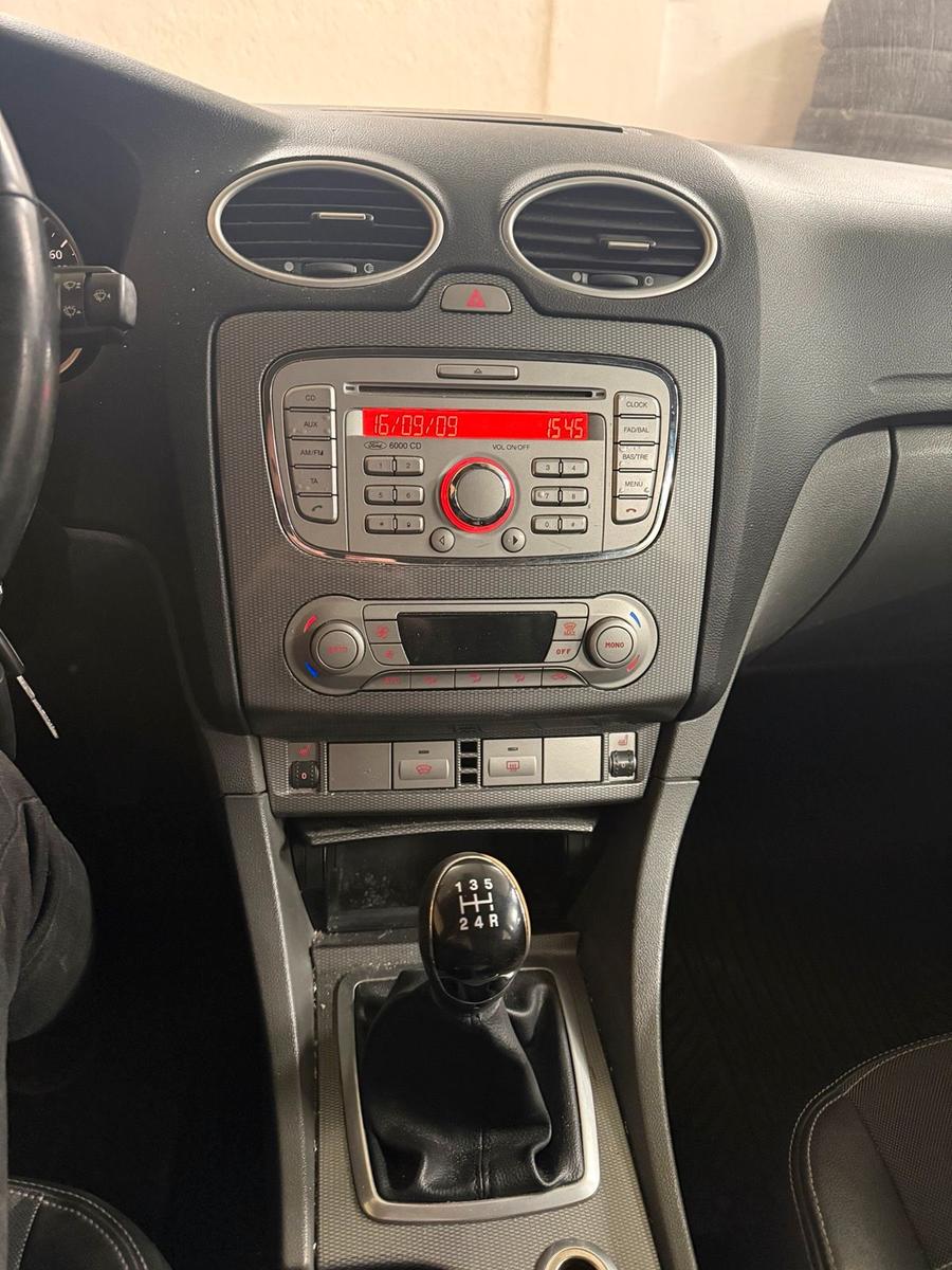 Ford Focus 2009 — photo 10