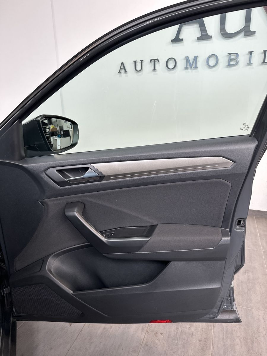 Fahrzeugabbildung Volkswagen T-Roc 2.0 TDI DSG Style NAV+ACC+AHK+TOTW+PARKASS