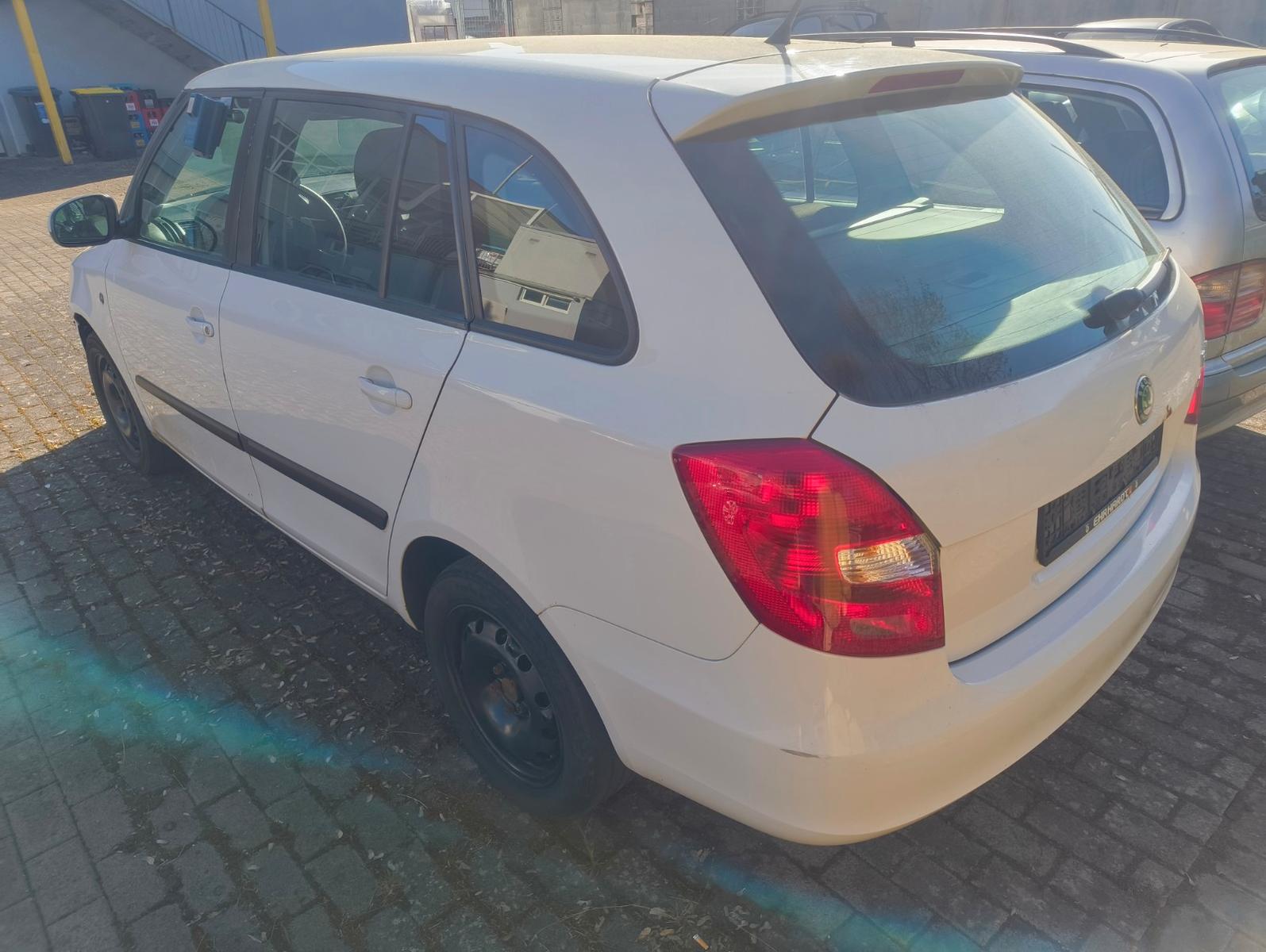 Skoda Fabia 2012 — engine 1.598 cm³, 90 HP (66kW)
