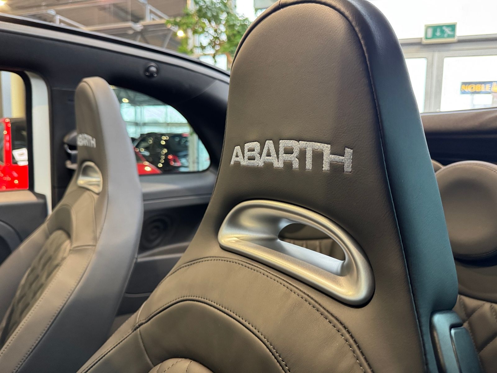 Fahrzeugabbildung Abarth 695C Turismo BEATS NAV DAB LEDER PDC ALU