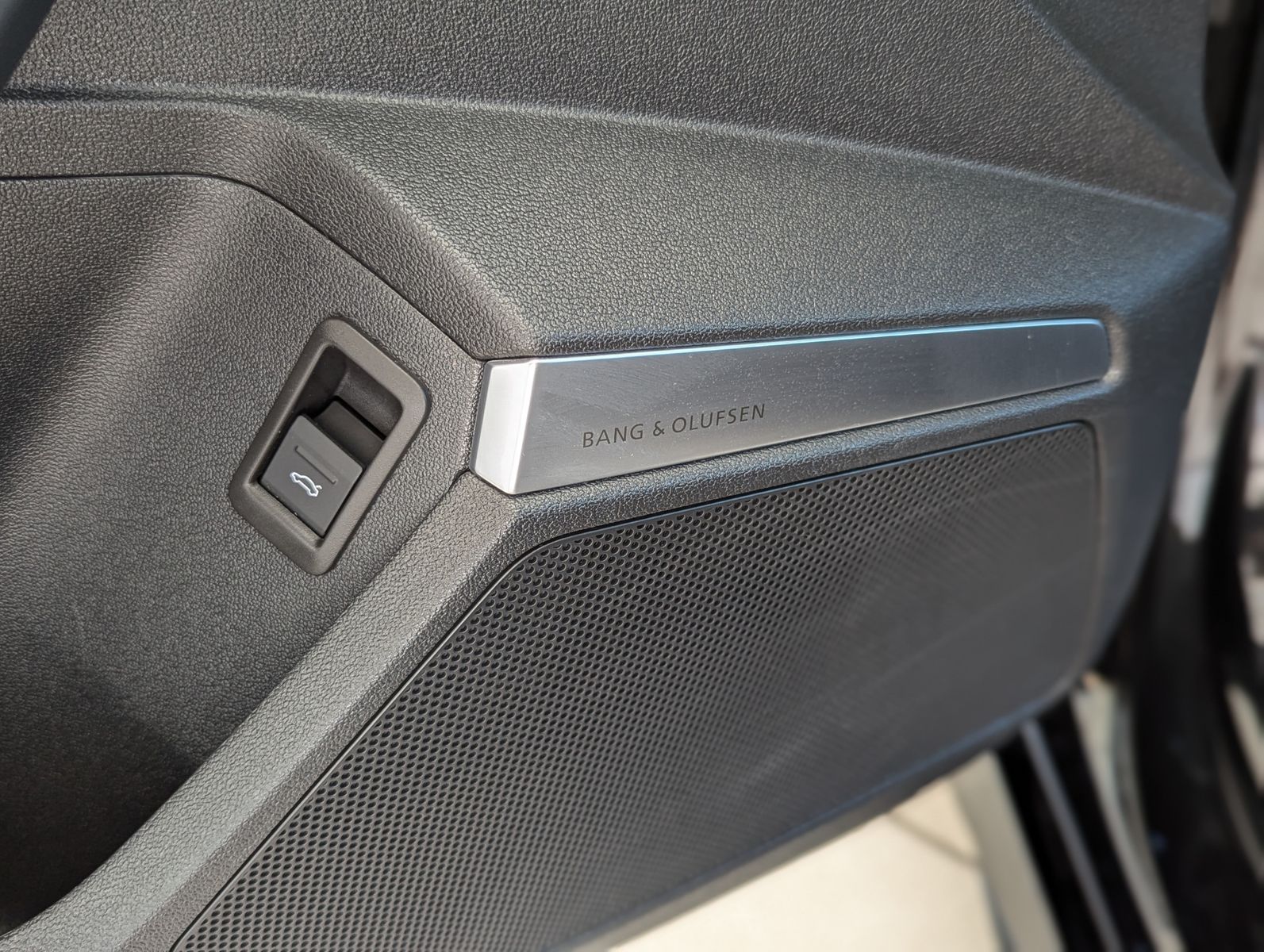 AUDI RS 3 2.5 TFSI quatt Matrix HUD Nappa Cam B&O 19" - Image 21