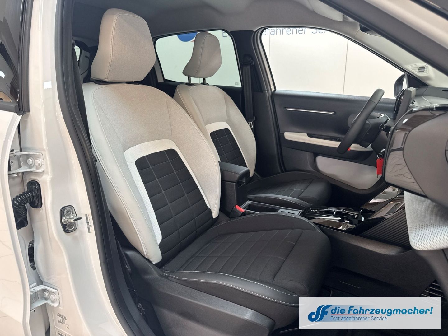 Fahrzeugabbildung Citroën C3 E 113 MAX HUD Navi Soundsystem LED Apple CarP