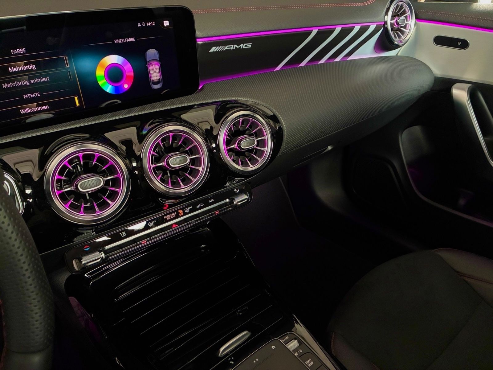 Mercedes-Benz CLA 35 AMG 4M Pano Kamera Multibeam Ambiente LED foto 17