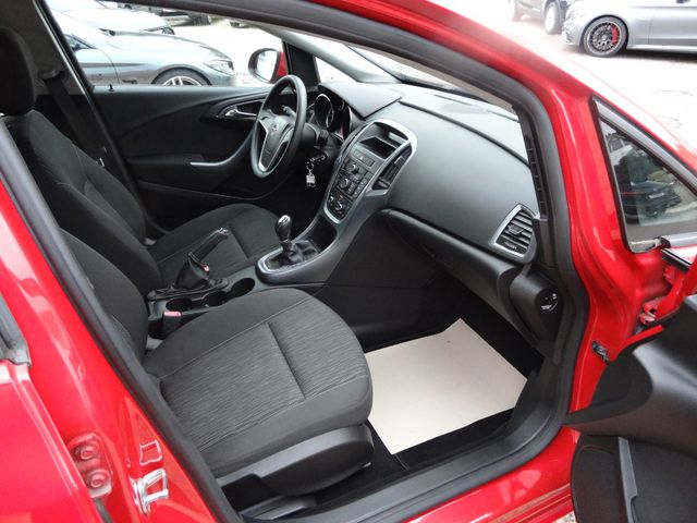 Fahrzeugabbildung Opel Astra J Lim. 5-trg. Selection