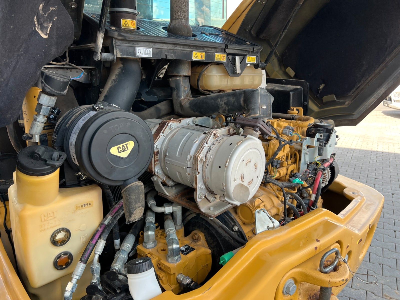 Fahrzeugabbildung CAT 908M / 2.644h / Gabel / Schaufel