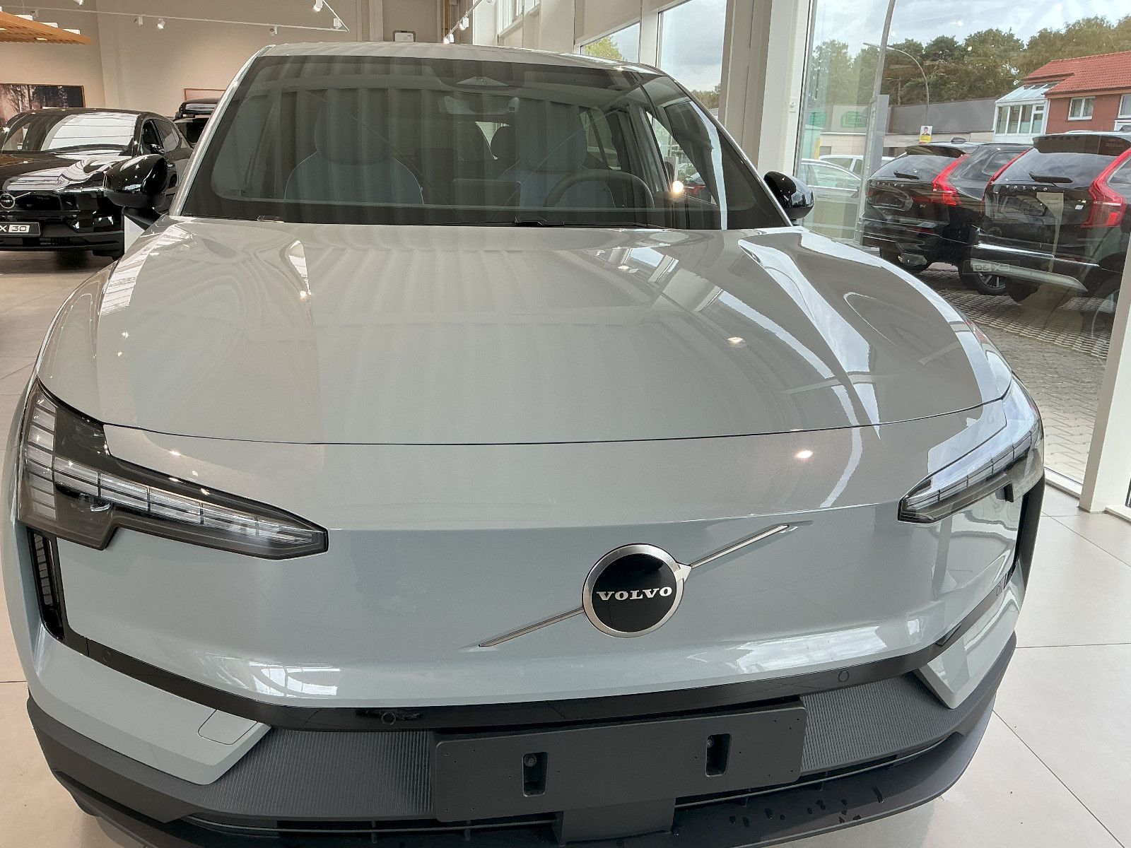 Volvo EX30 Plus 2WD Pure Electric imagem 2