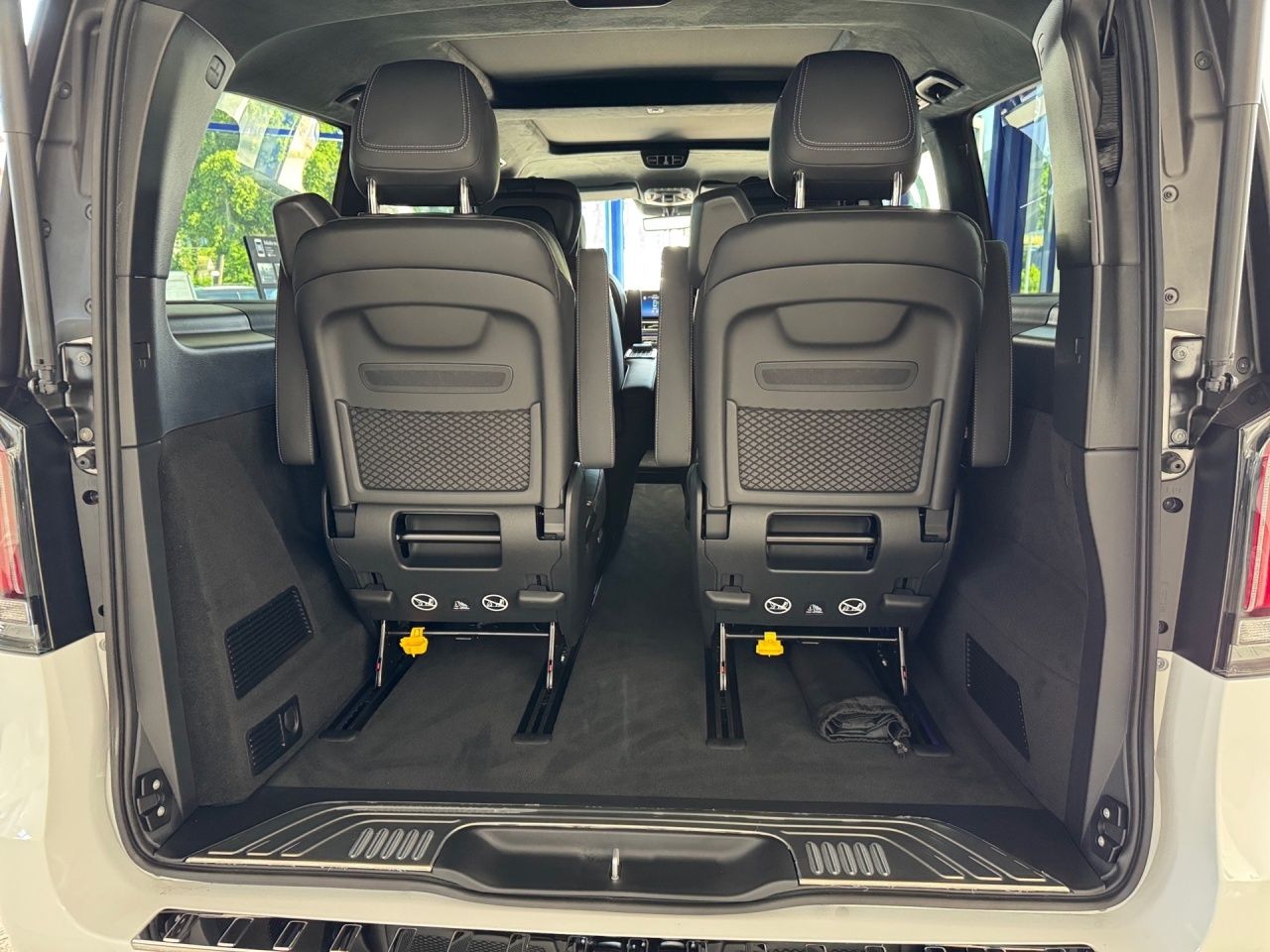 Fahrzeugabbildung Mercedes-Benz V 300 d Exclusive 4matic Luxussitze*Airmatic*AMG