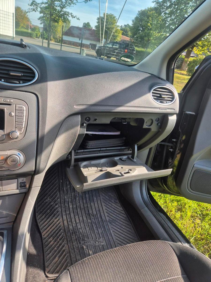 Ford Focus 2011 — photo 7