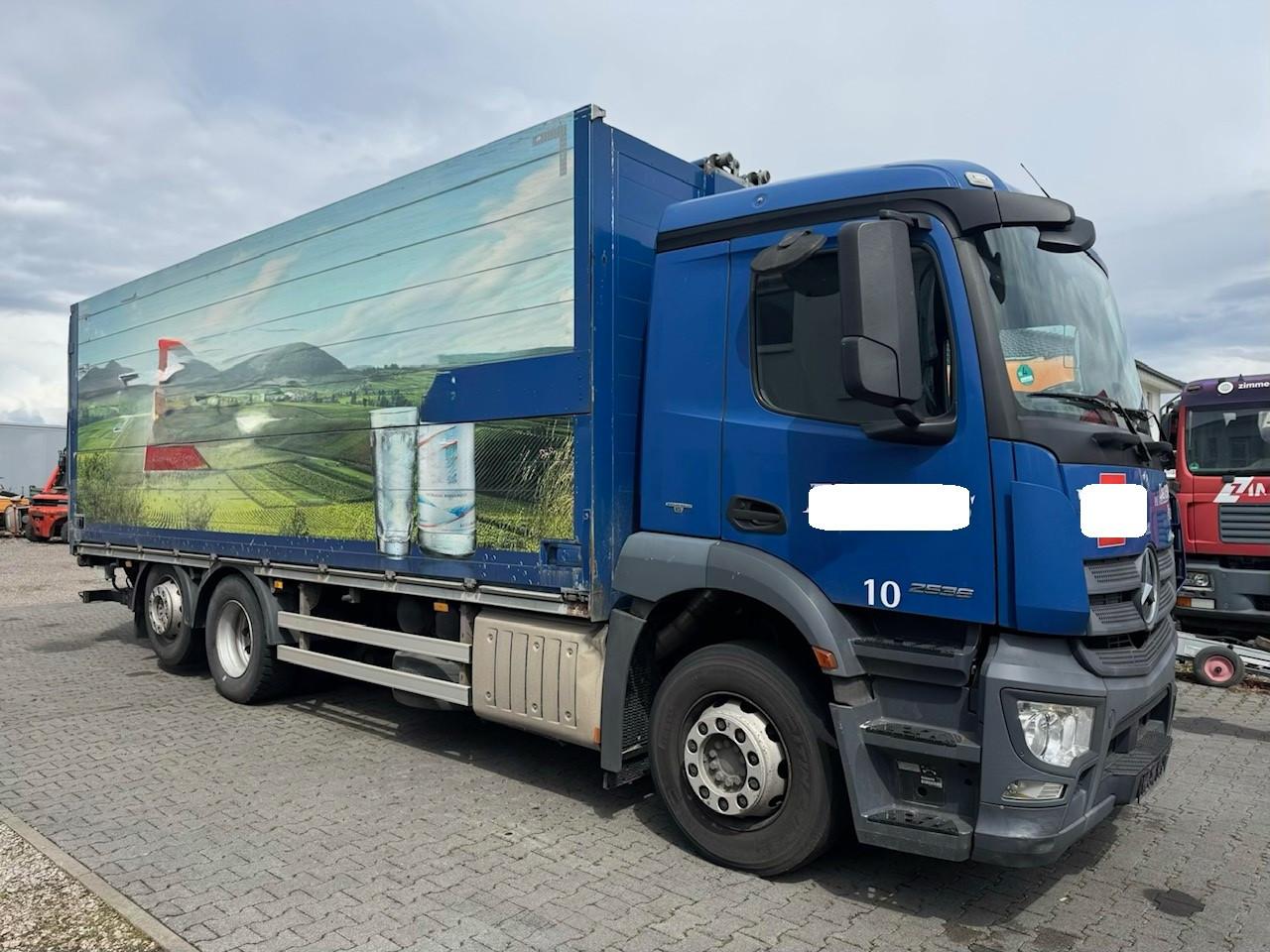 Mercedes-Benz 2536 6x2 Getränkek.