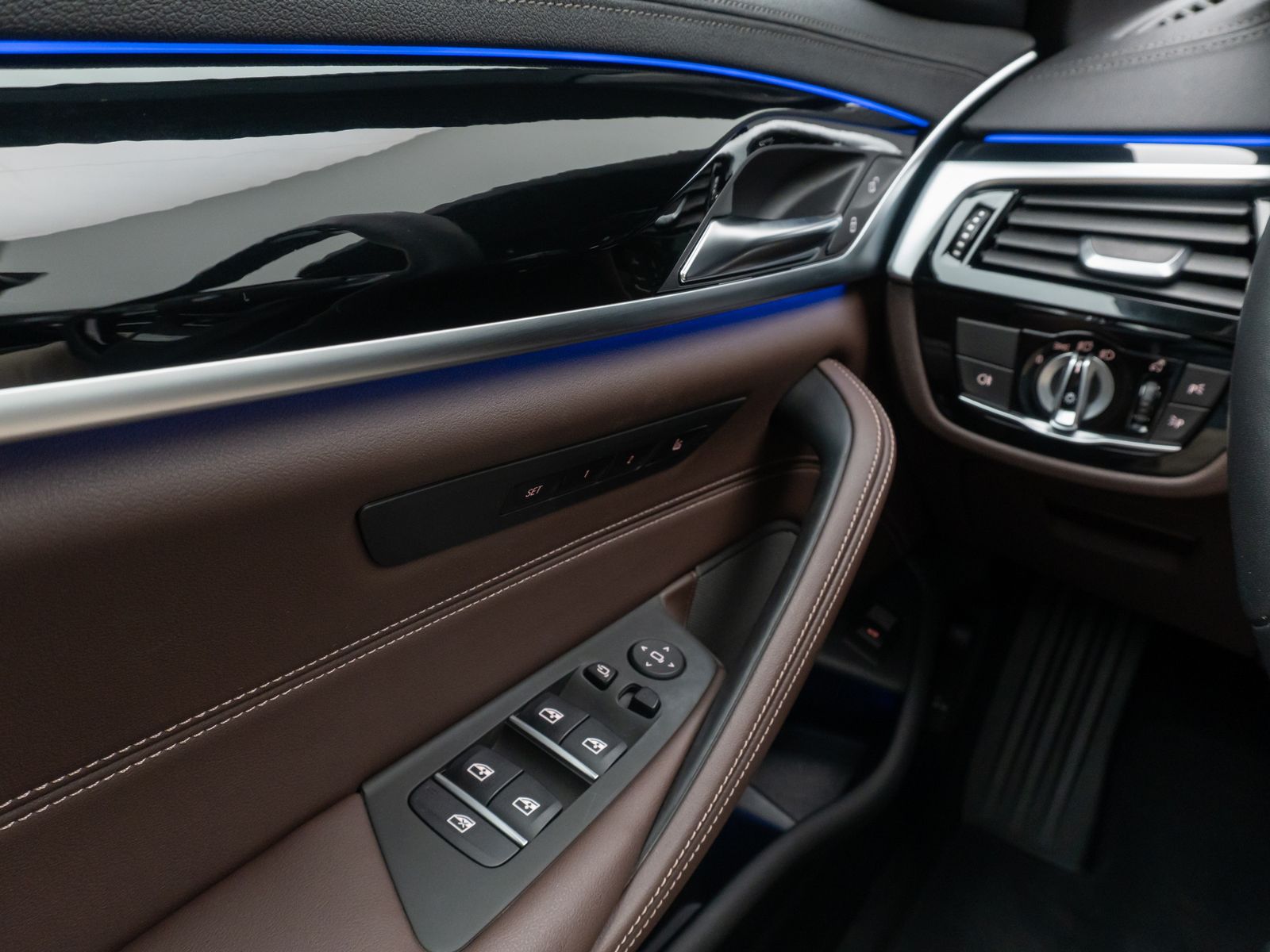Fahrzeugabbildung BMW 540d xD Panorama Massage DAB H/K HUD AHK 20Zoll