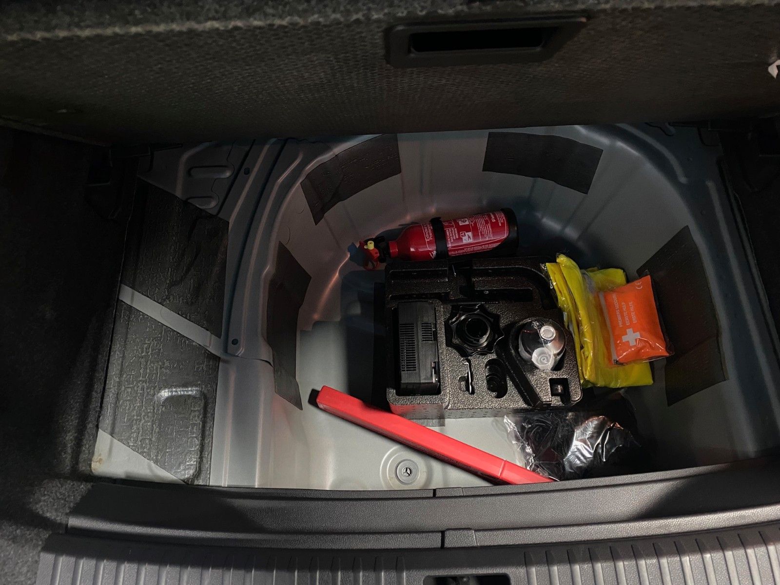 Fahrzeugabbildung SEAT Arona 1.0 TSI STYLE DSG+NAVI+LED+APP+TEMPOMAT+++