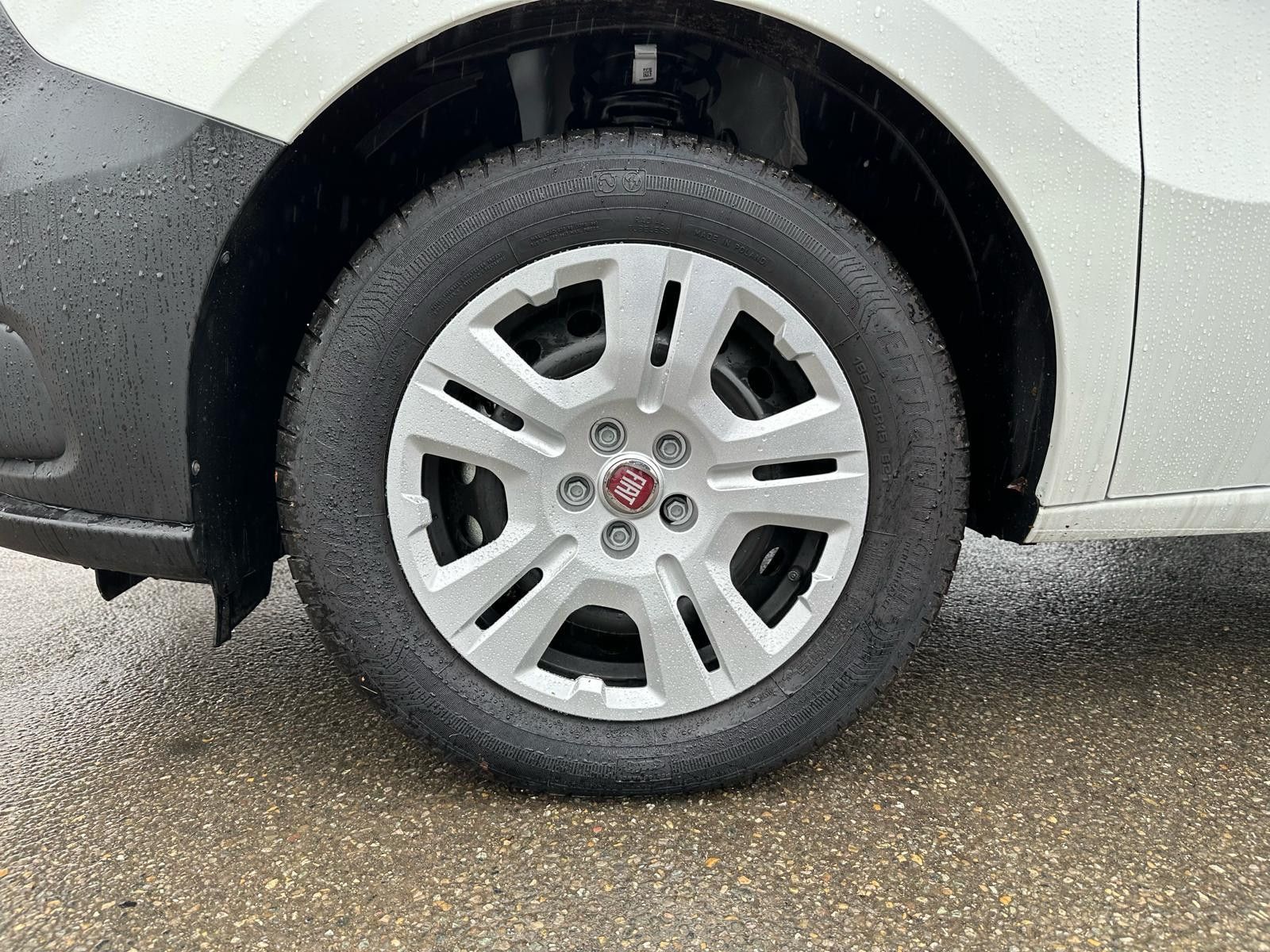 Fahrzeugabbildung Fiat Doblo 1.6 SX 3 Sitze NAVI KAMERA GARANTIE 12/202