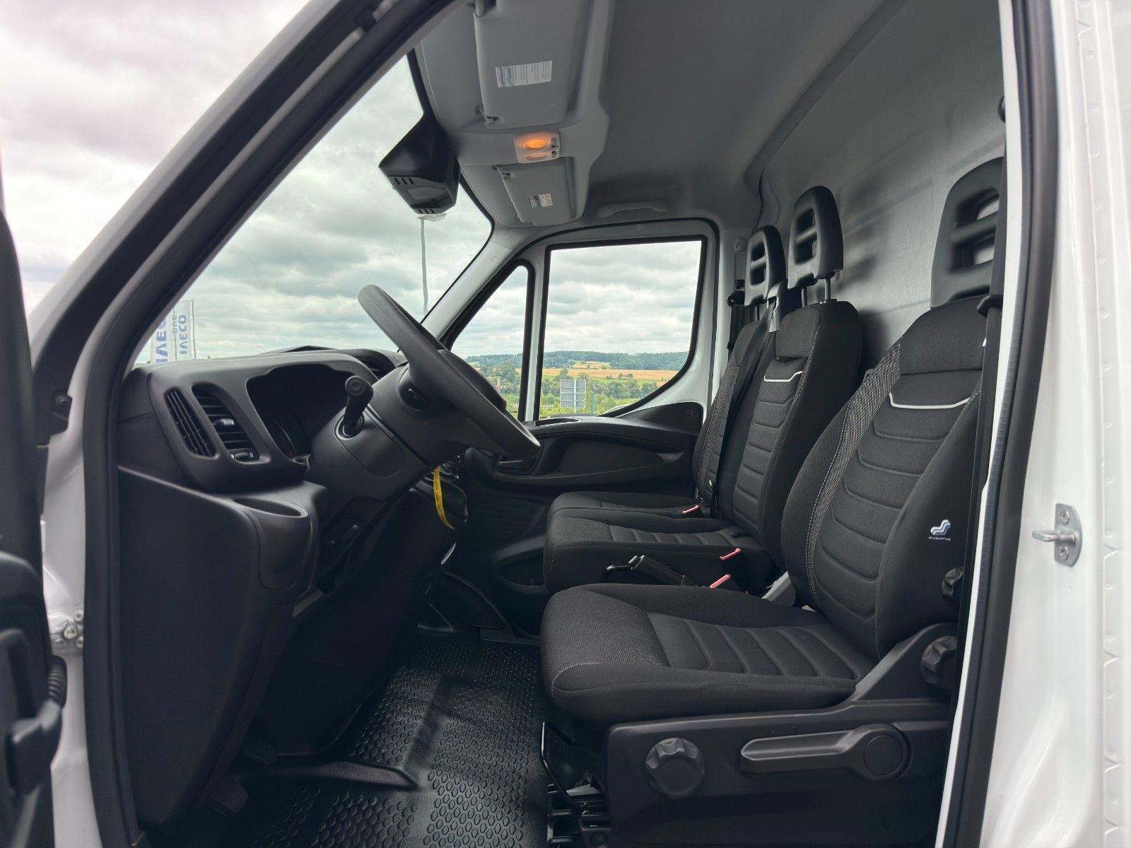 Fahrzeugabbildung Iveco Daily 35S14 V ASC Kastenwagen