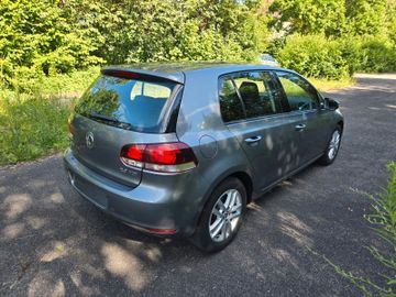 Volkswagen Golf - 6