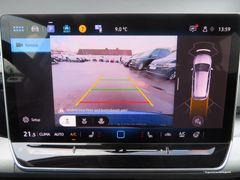 VW Golf VIII Var. 2.0 TDI Life DSG FACELIFT LED Ahk VW Golf VIII Var. 2.0 TDI Life DSG FACELIFT LED Ahk