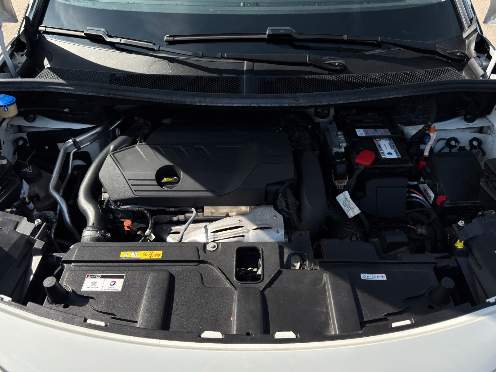 Fahrzeugabbildung Peugeot 3008 PureTech 180 Allure Tempomat PDC CarPlay
