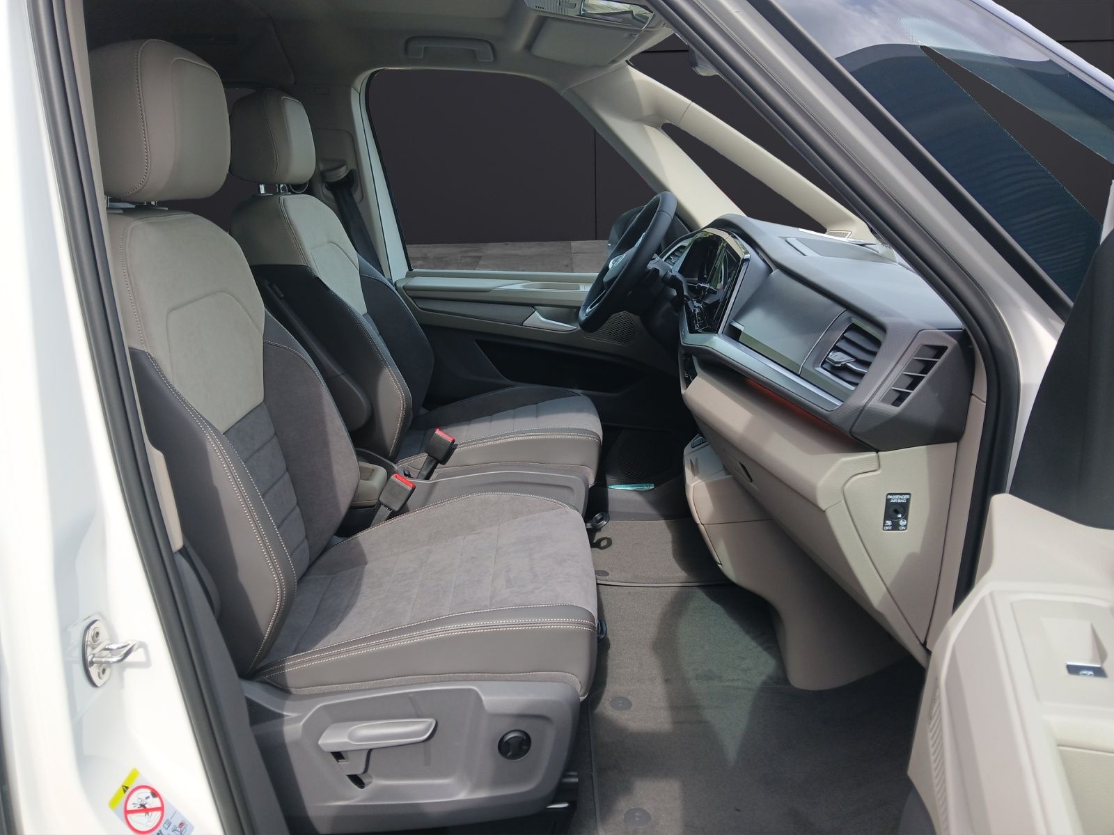 Fahrzeugabbildung Volkswagen T7 Multivan TSI Edition 7- DSG AHK NAVI IQ.LIGHT