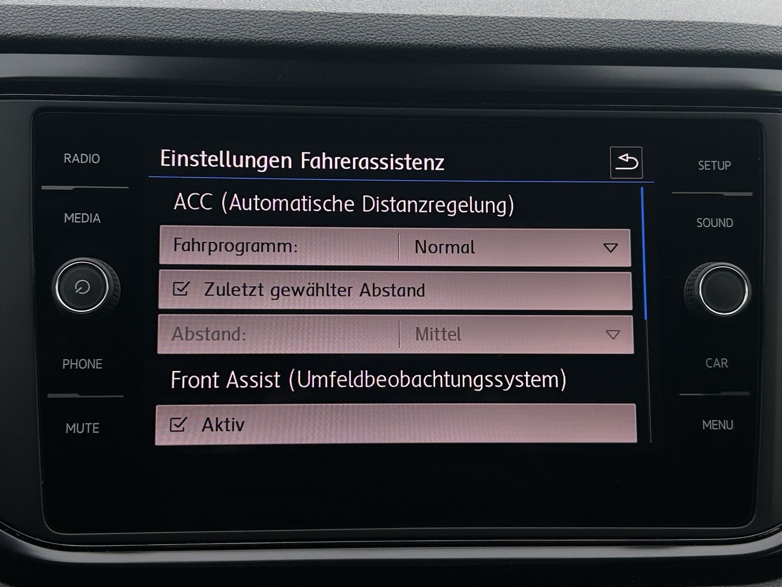 Fahrzeugabbildung Volkswagen T-Roc TSI ACC PDC SH LM