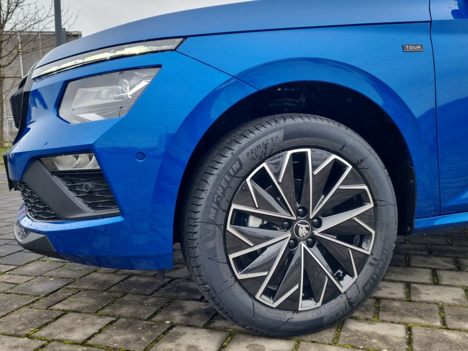 Fahrzeugabbildung SKODA Kamiq Tour 1,0 TSI 85KW/115PS DSG AHK Fahrassi+