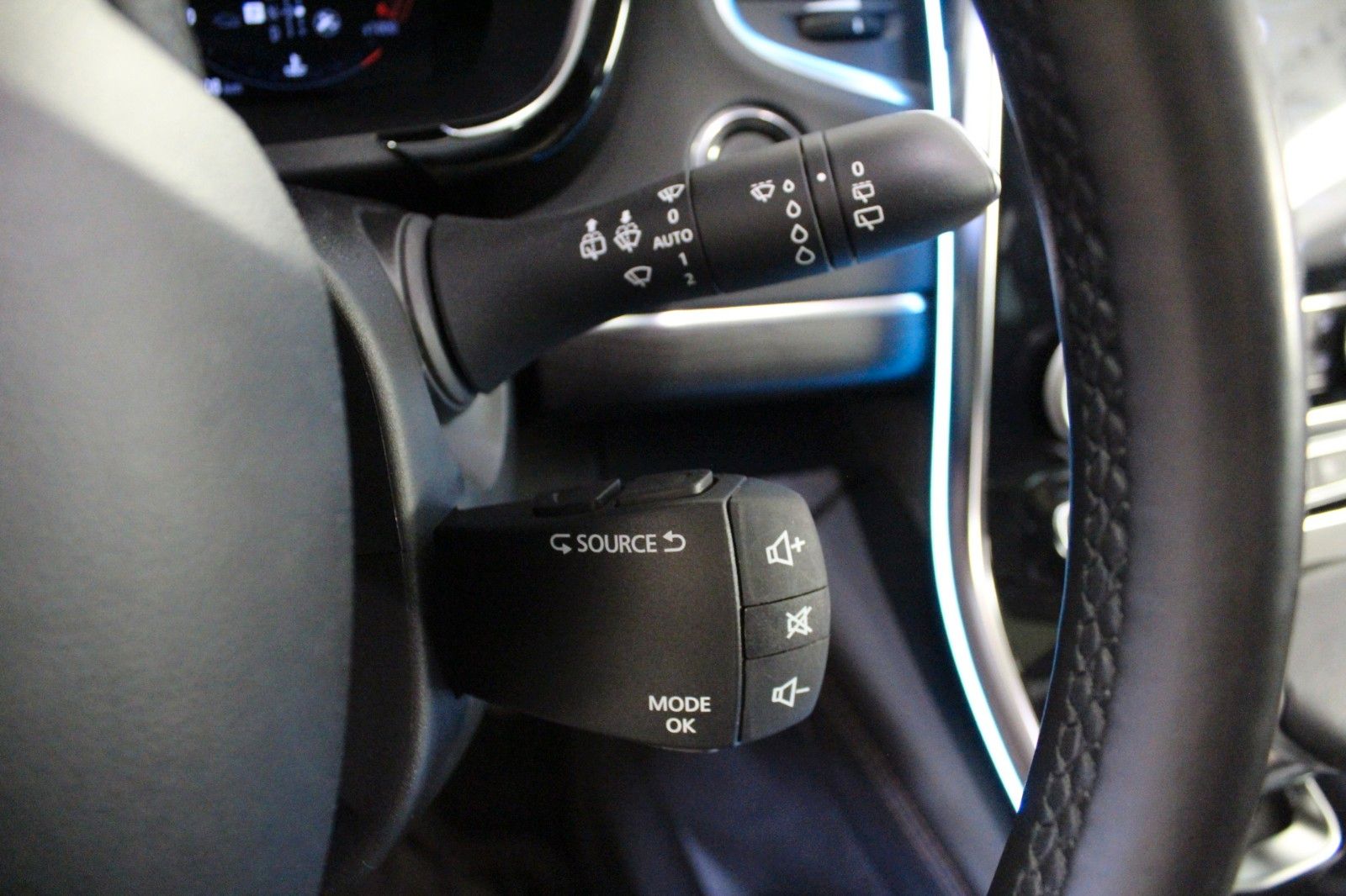 Fahrzeugabbildung Renault Espace Initiale Paris dCi 190 EDC *Volle Ausst.*