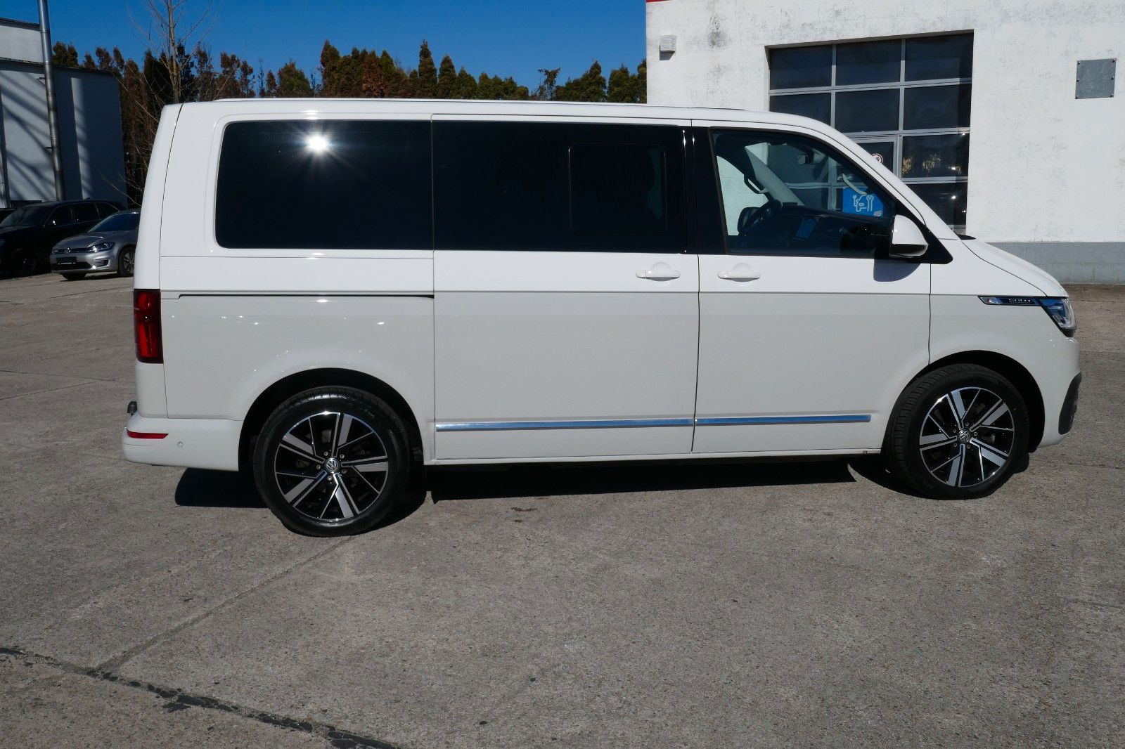 Volkswagen T6.1 Multivan Exclusive 4M DCC Stdhzg ACC foto 2