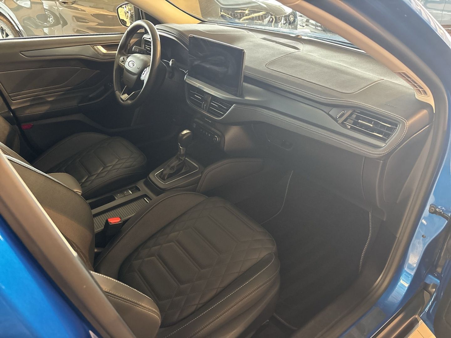 Fahrzeugabbildung Ford Focus Turnier Active Vignale 1.0 EcoBoost Mild-H