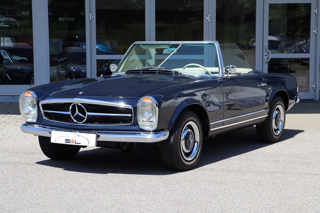 Mercedes-Benz 230