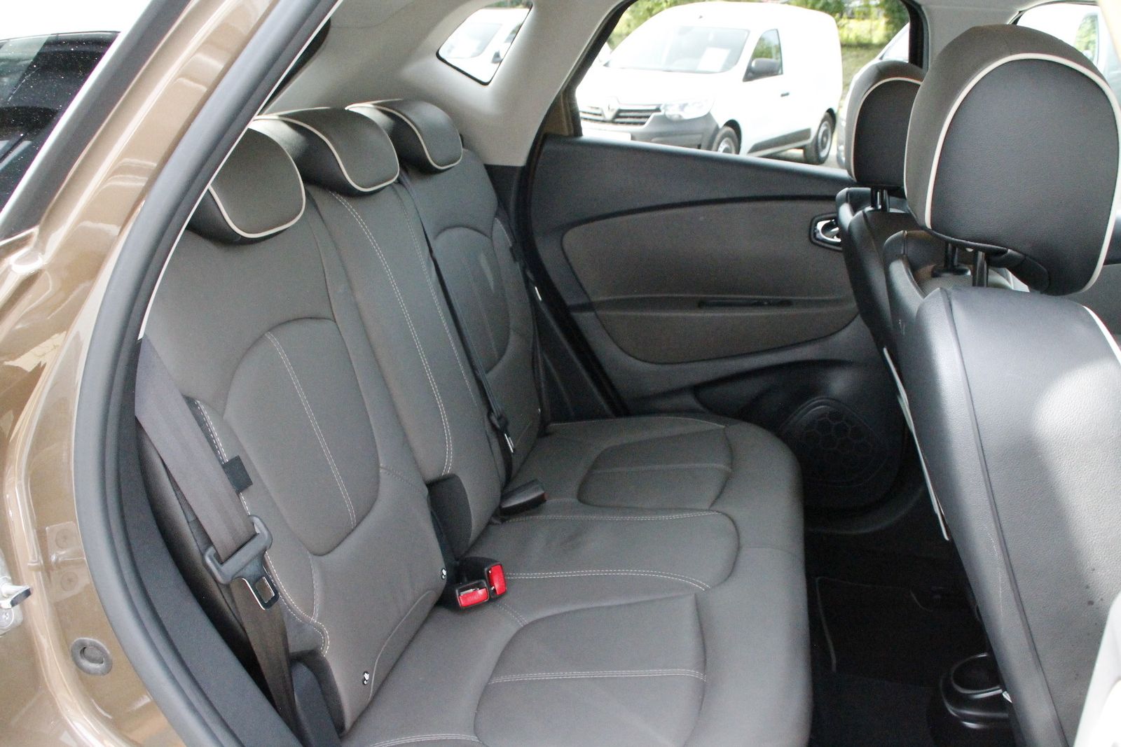 Fahrzeugabbildung Renault Captur Elysee