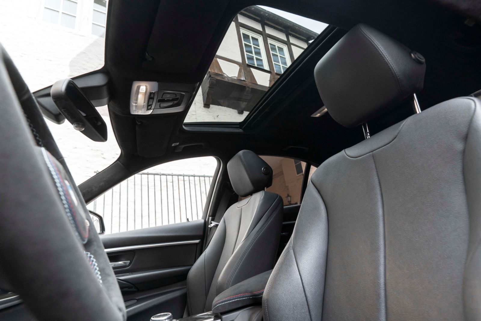 Fahrzeugabbildung BMW 335I M-Performace H&K KAM NAV ALC CARBON M