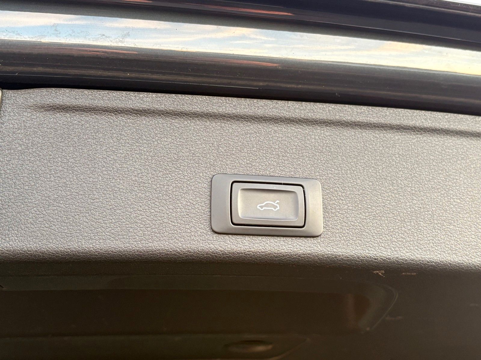 Fahrzeugabbildung Audi A4 Avant 2.0 TDI sport Navi Leder Xenon S-LINE