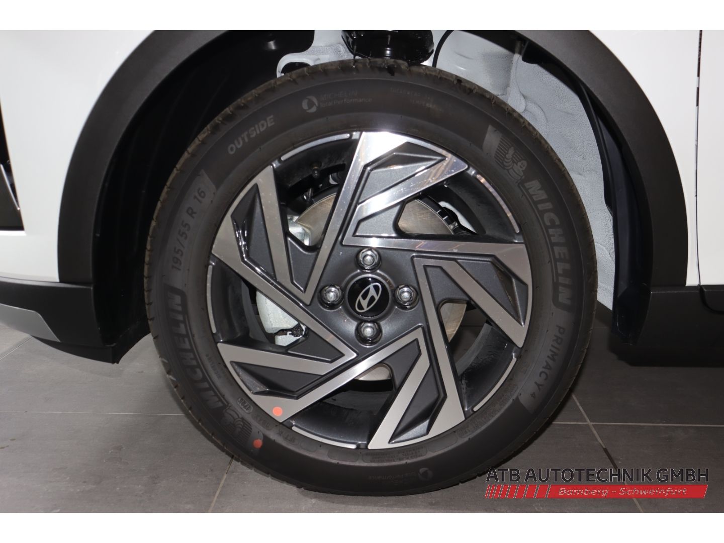 Fahrzeugabbildung Hyundai BAYON MY25 Trend 1.0 T-GDI 100 PS 7-DCT 2WD Komf