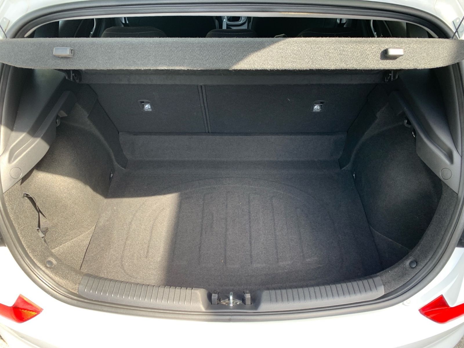 Fahrzeugabbildung Hyundai i30 1.4 Select 1 Hd 8xbereift