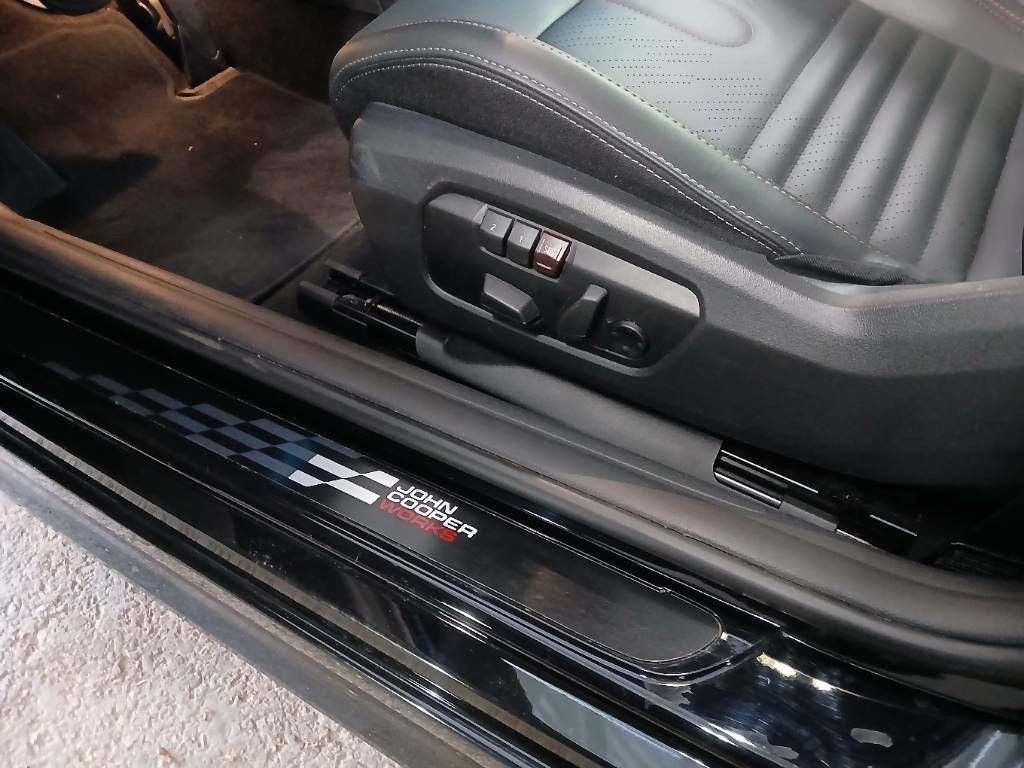 Fahrzeugabbildung MINI Cooper C JCW Trim Paket-XL Pano H&k 360° HuD